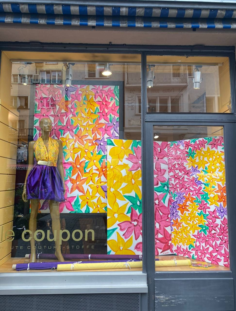 Boutique LeCoupon Swisstextil Kollektion Schaufensterdekoration